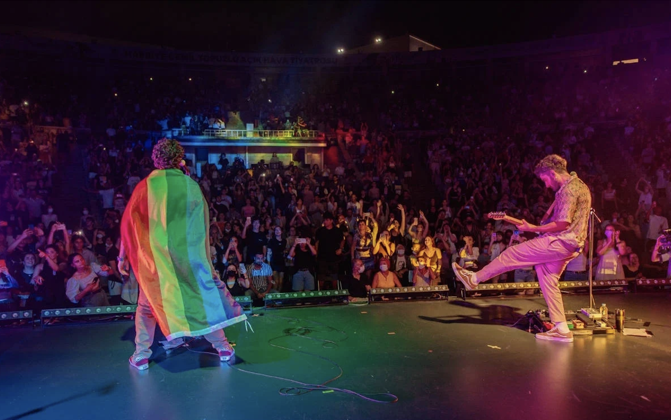 Dolu Kadehi Ters Tut'un konseri 'LGBTİ propagandası' gerekçesiyle engellendi